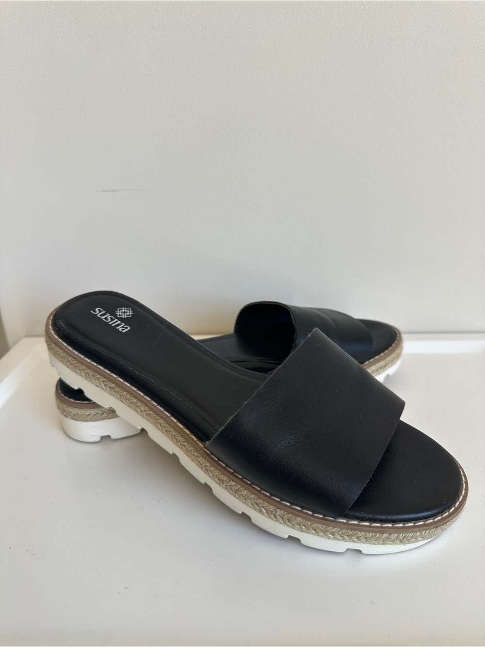 Susina Brayson Leather Leather Slide Sandals White Platform Jute